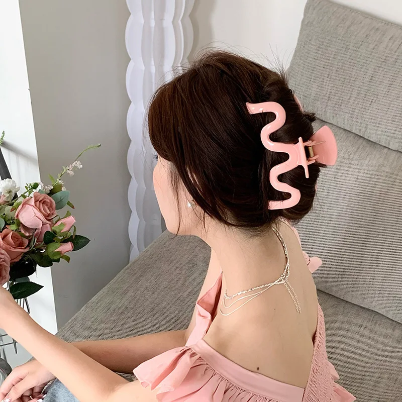 13CM Korean Woman Extra Large Wave Hair Claw Lady Fashion M Design Hair Clips Barrettes Headwear Girls Versatile Hair Accessorie woman elegant extra large two sided gauze design bowknot hair claws lady hairpins barrettes gilrs hair clips hair accessories