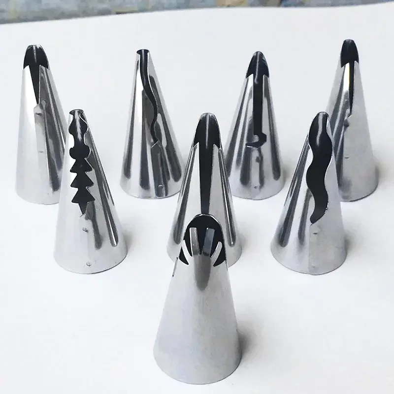 Piping Tips with 1 Coupler Silicone Pastry Piping Bag Stainless Steel Ruffle Nozzles Icing Tips Set 10pcs