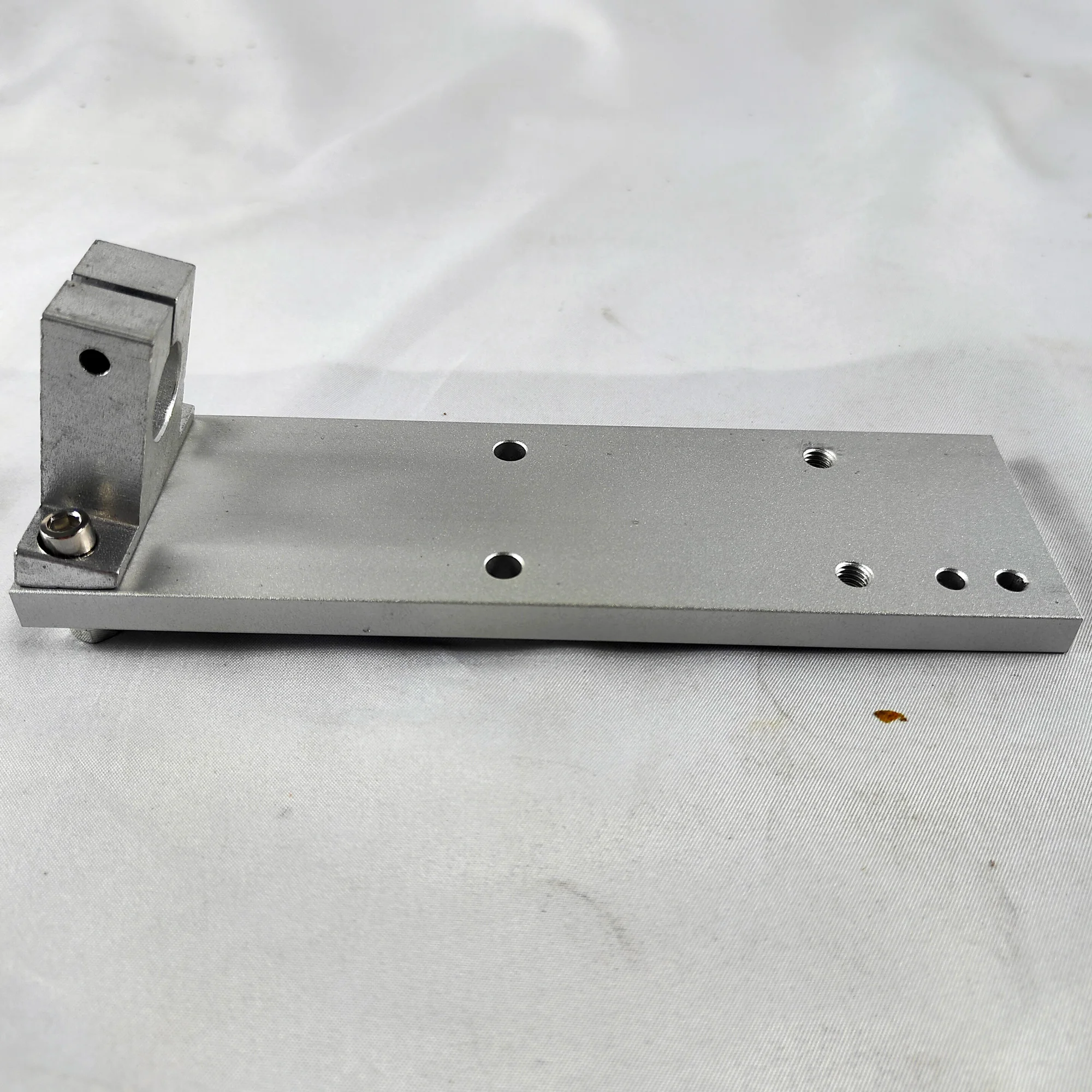 Description Picture 4 of itemAluminum alloy base plate +16mm bracket, as an accessory for knife sharpener
