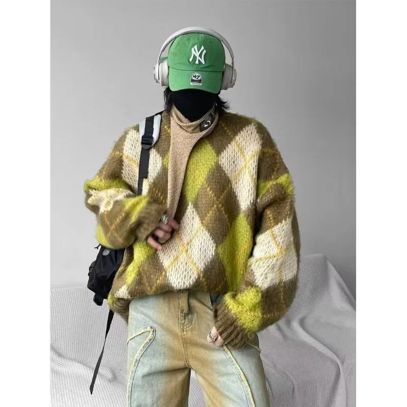 

Korean style niche rhombus plaid lazy style sweater for men in winter loose American retro round neck couple sweater for women