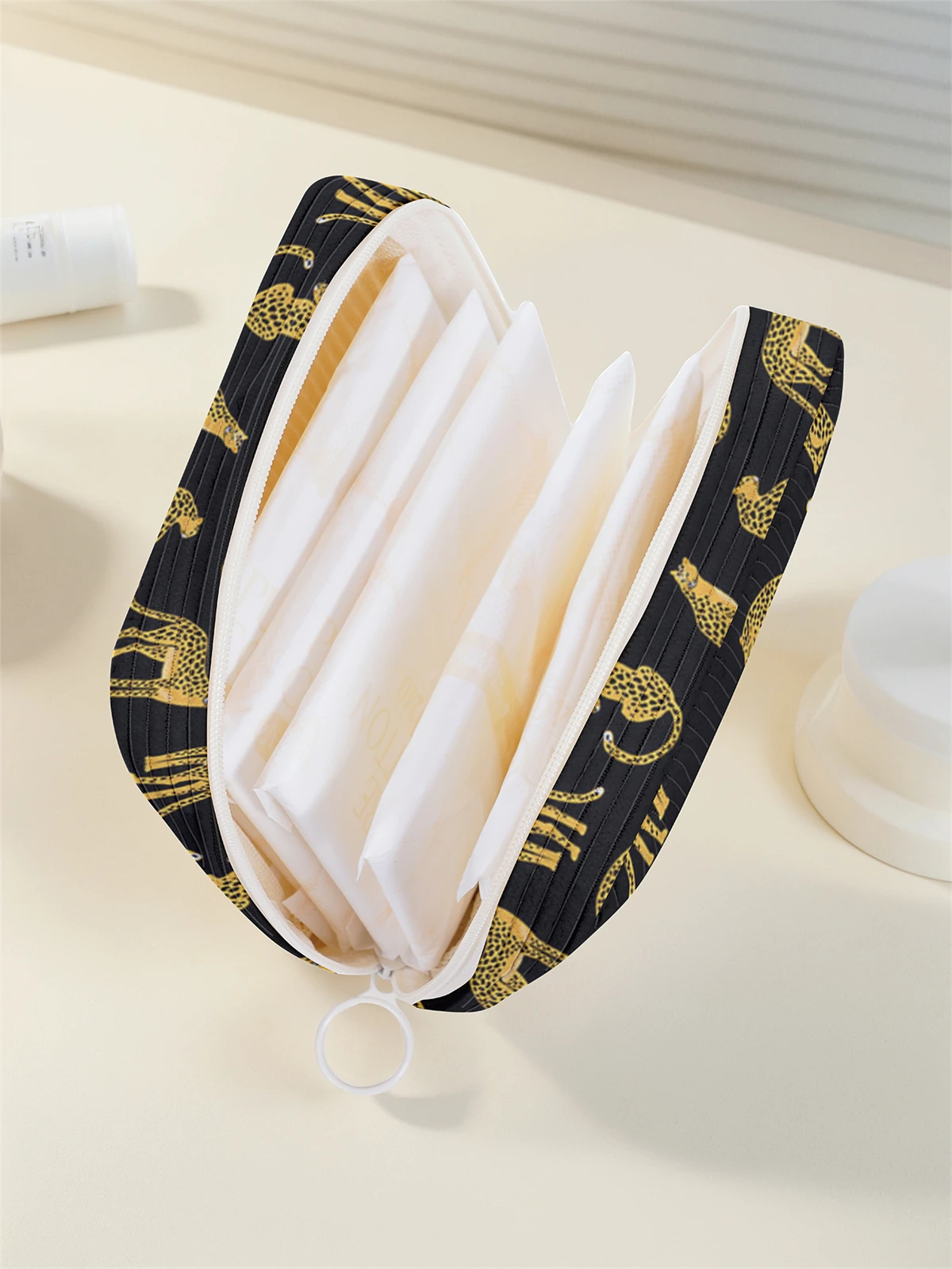 Leopard pattern printed sanitary napkin storage bag, women's lightweight tissue bag, sanitary tissue bag