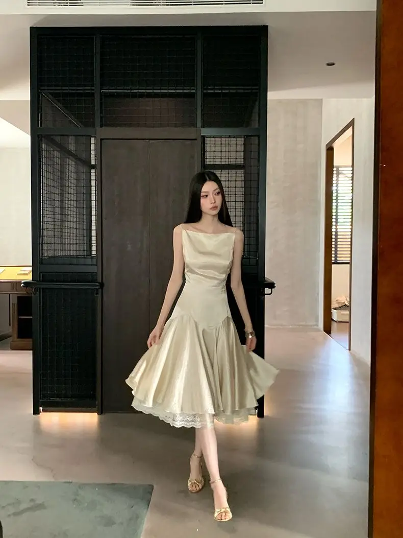 Abito Midi Elegante Francese con Pizzo Champagne, Vestito da Donna Slim Fit con Spalline Sottili in Raso Arricciato per Feste e Appuntamenti - immagine 4