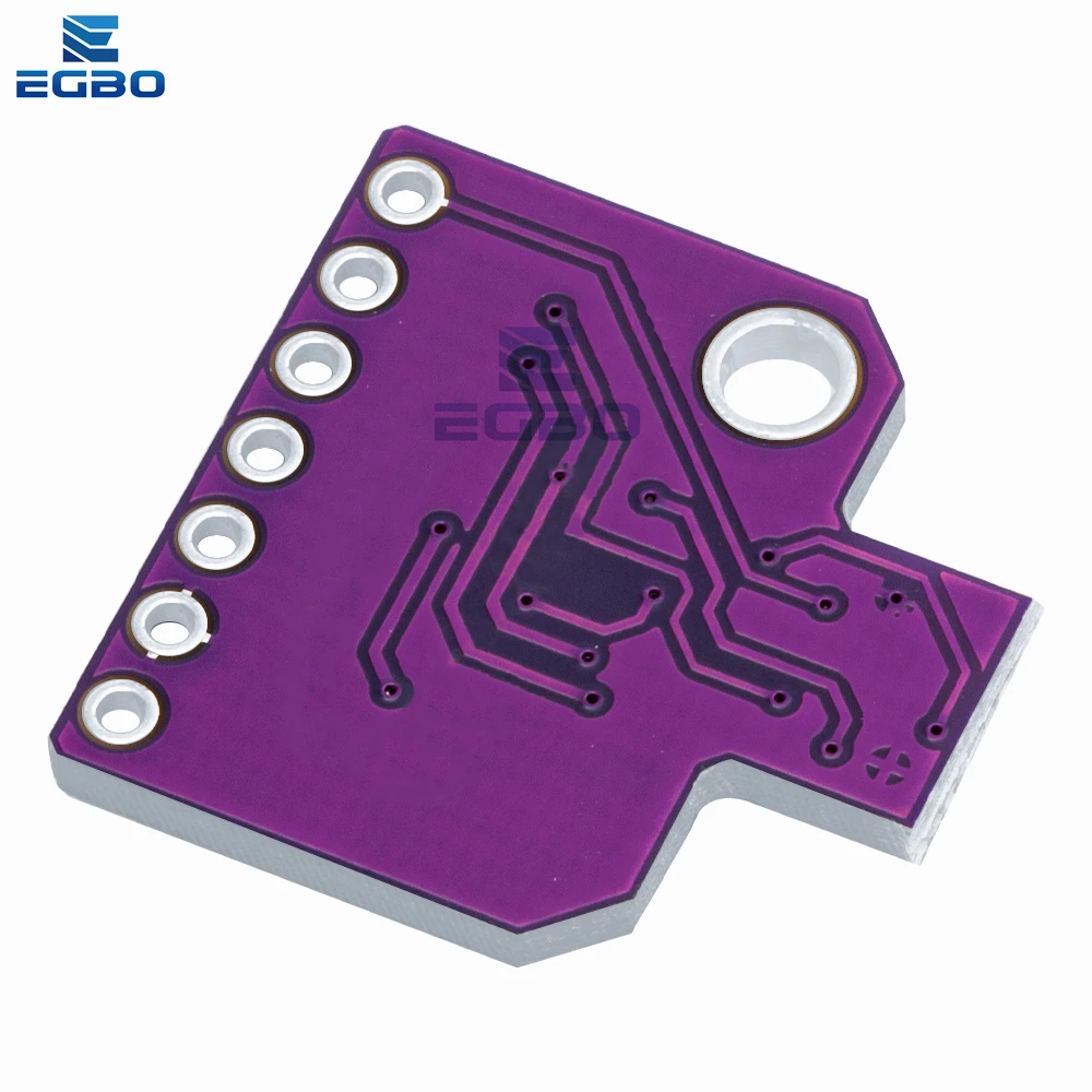 Gros plan sur le boîtier robuste de la boussole GPS module navigation, parfait pour la randonnée et le camping en extérieur.