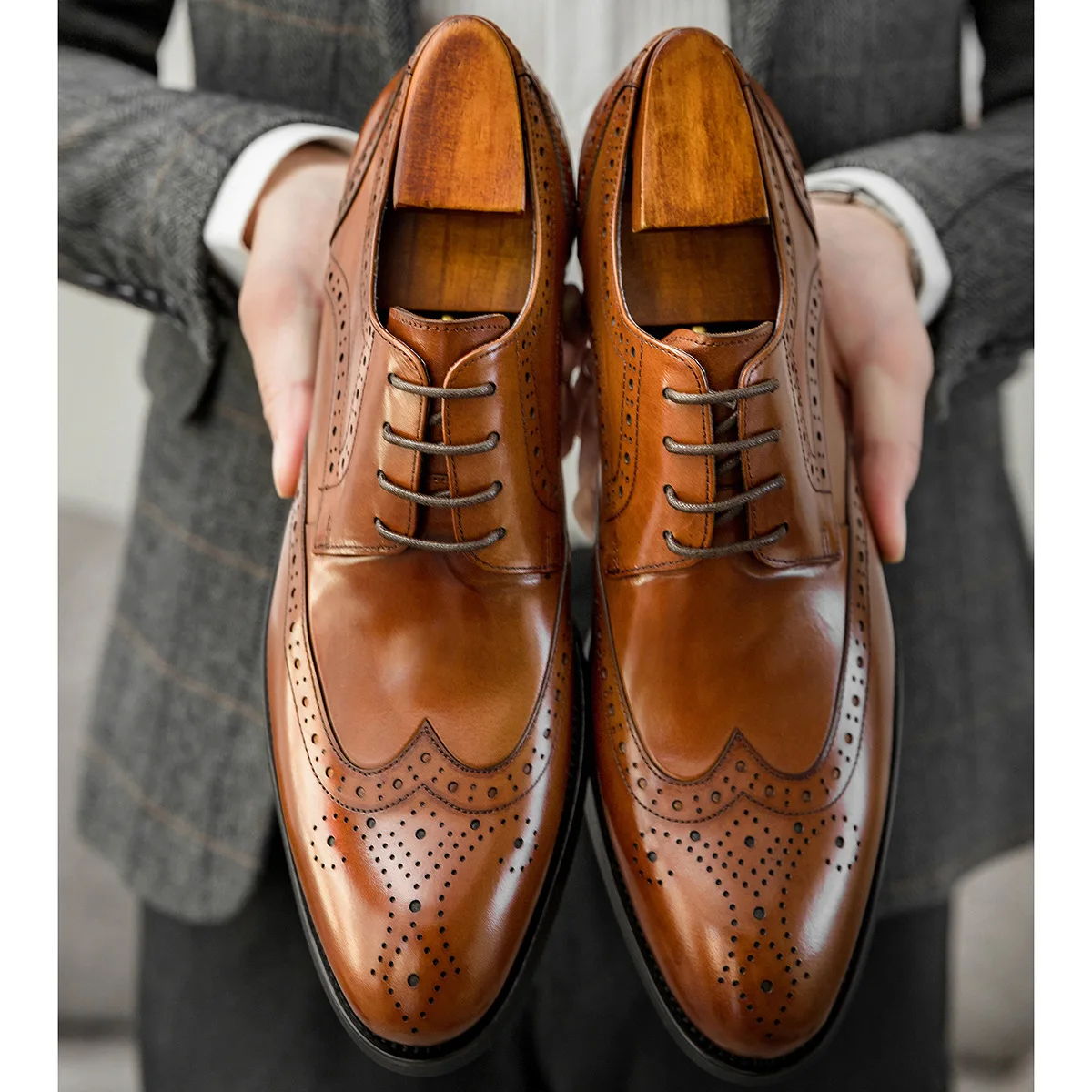 

BM9-110-Y01,Brogue Men's Shoes New English Leather Shoes, Carved Men's casual shoes, leather shoes