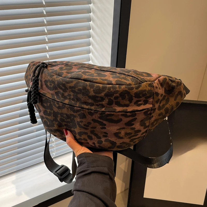 Women's waist bag, vintage chest bag with adjustable shoulder straps, diagonal cross bag, suitable for travel and daily use