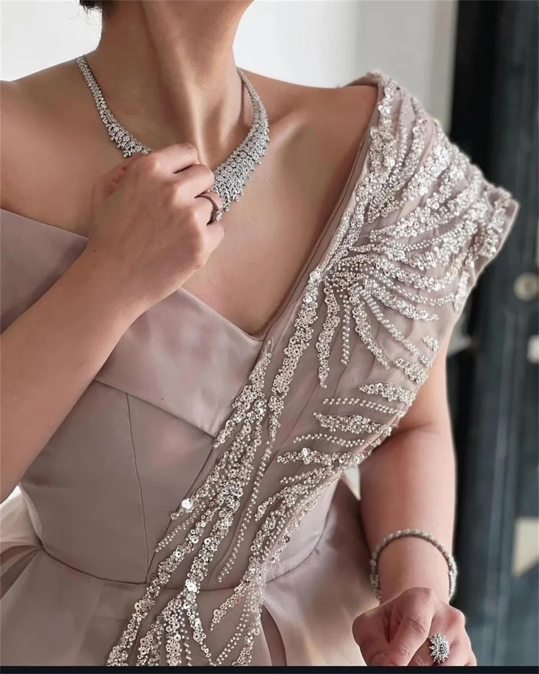 Off the Shoulder Midi Prom Dresses A-Line Organza Women Sequined Short Sleeves Customized Evening Gowns Formal Party Dress 3