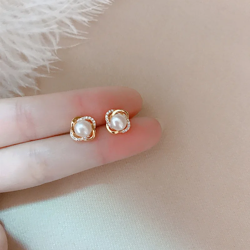 Upscale 14k Gold Luxury Zircon Pearl Twist Stud Earrings