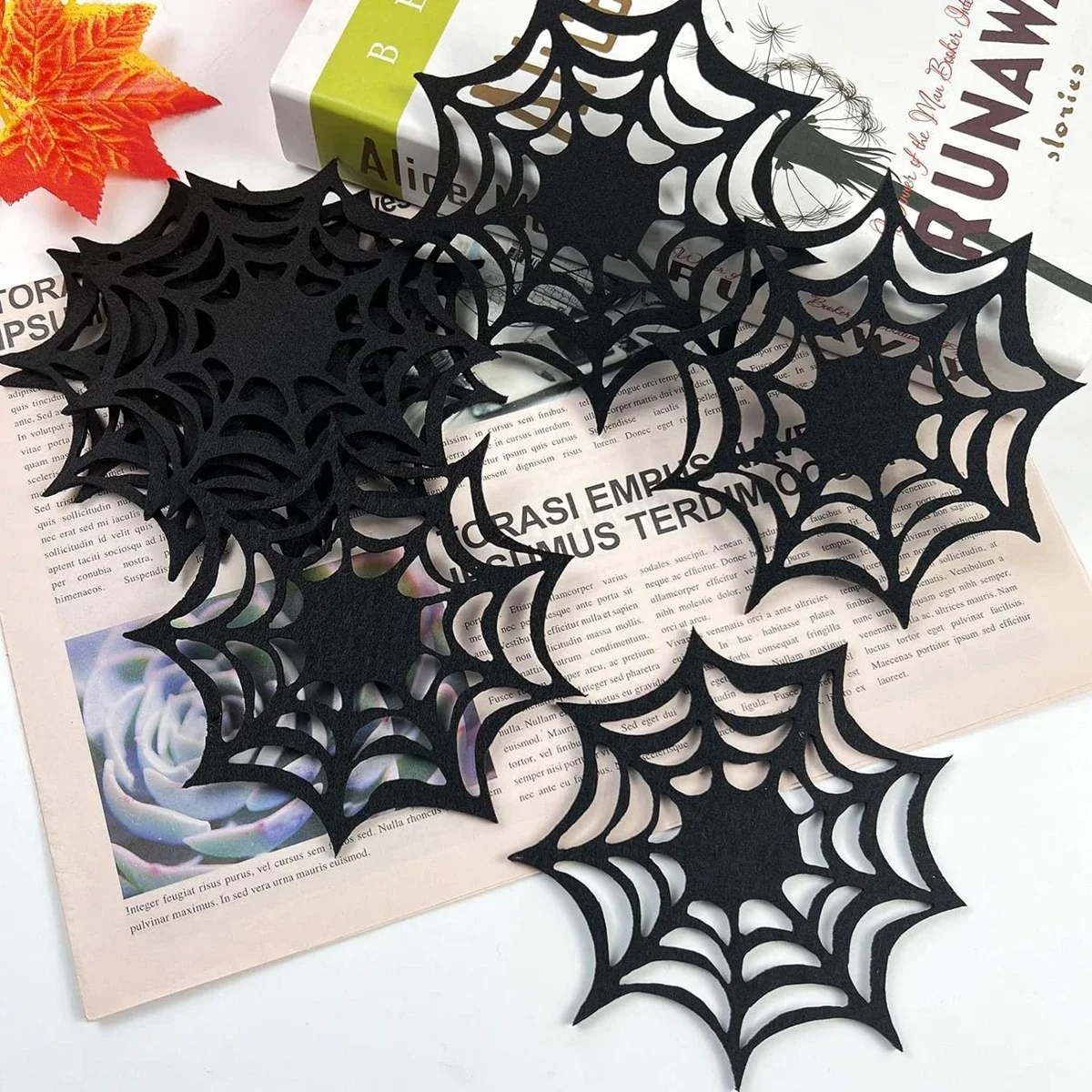 2/4 Stück Vlies-Spinnennetz-Untersetzer, Halloween, schwarzer Untersetzer für Halloween, Party, Heimdekoration, Süßes oder Saures, Spielzeugzubehör