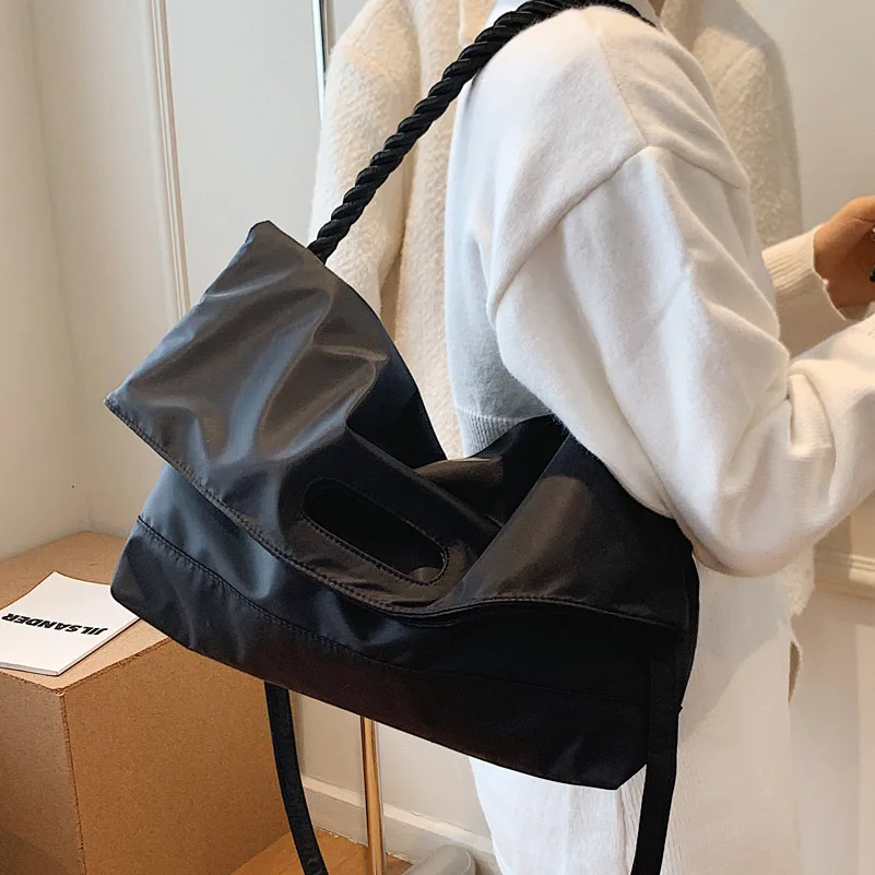 Large Capacity Bag Women's Bag 2023 New Oxford Cloth Messenger Bag Spring Style Ins Minority Shoulder Bag Underarm Tote Bag