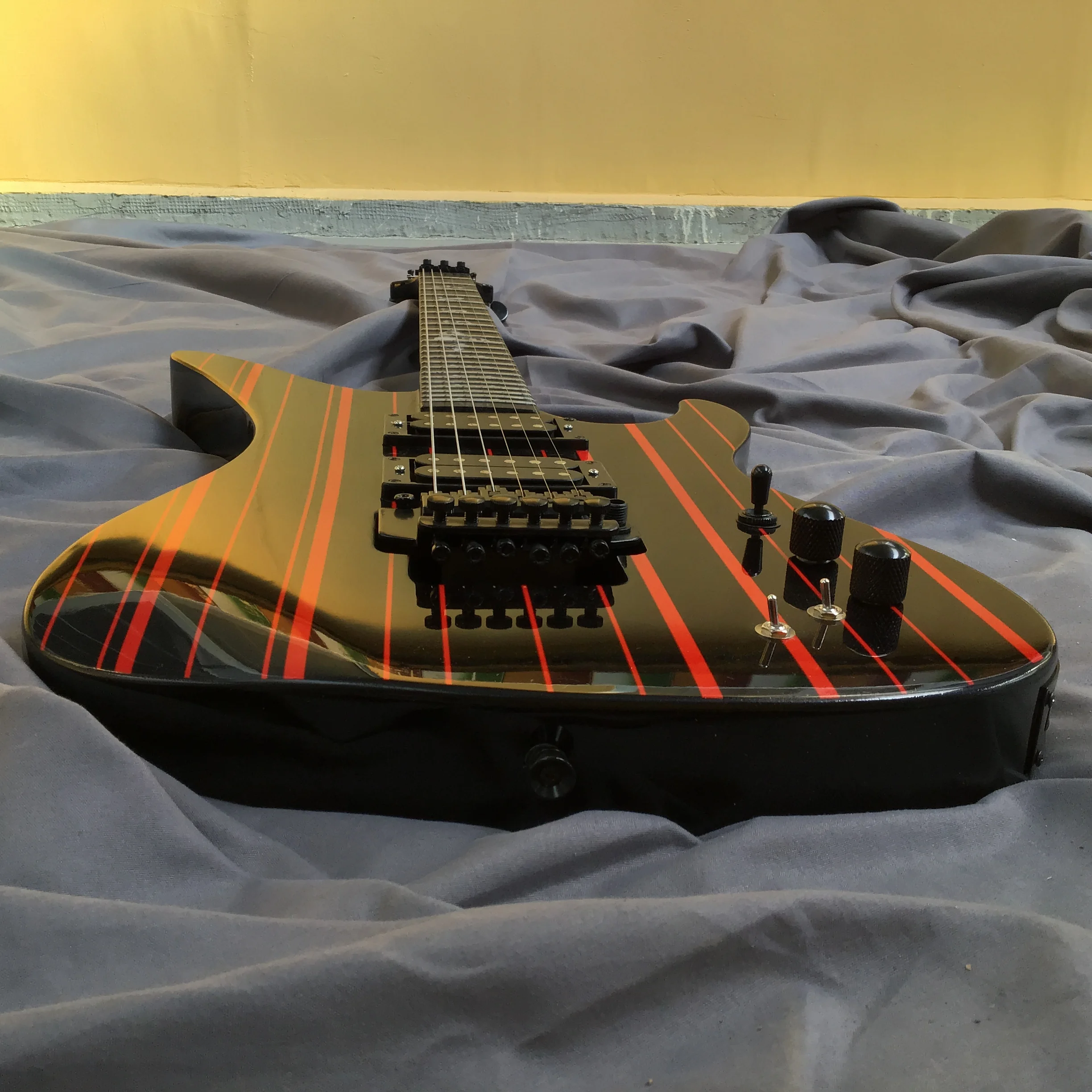 Electric Guitars Hardware Chrome Plating floyd rose bridge Black and Red Stripes right hand in stock