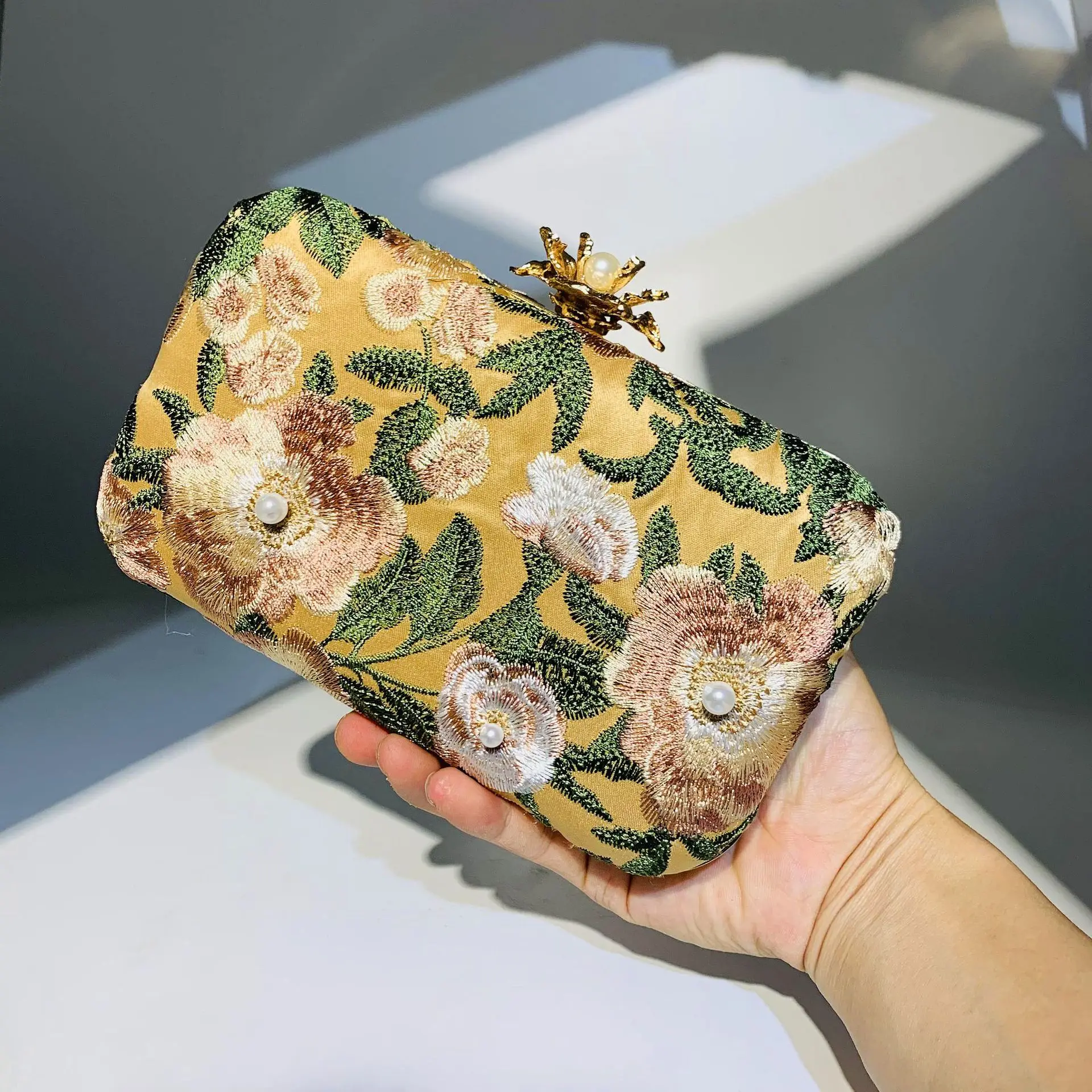Women Embroidery Flowers Evening Clutch Bags Diamond Banquet Shoulder Bags Wedding Dinner Wallets Purse 4 Colors shoulder bags,women evening bag