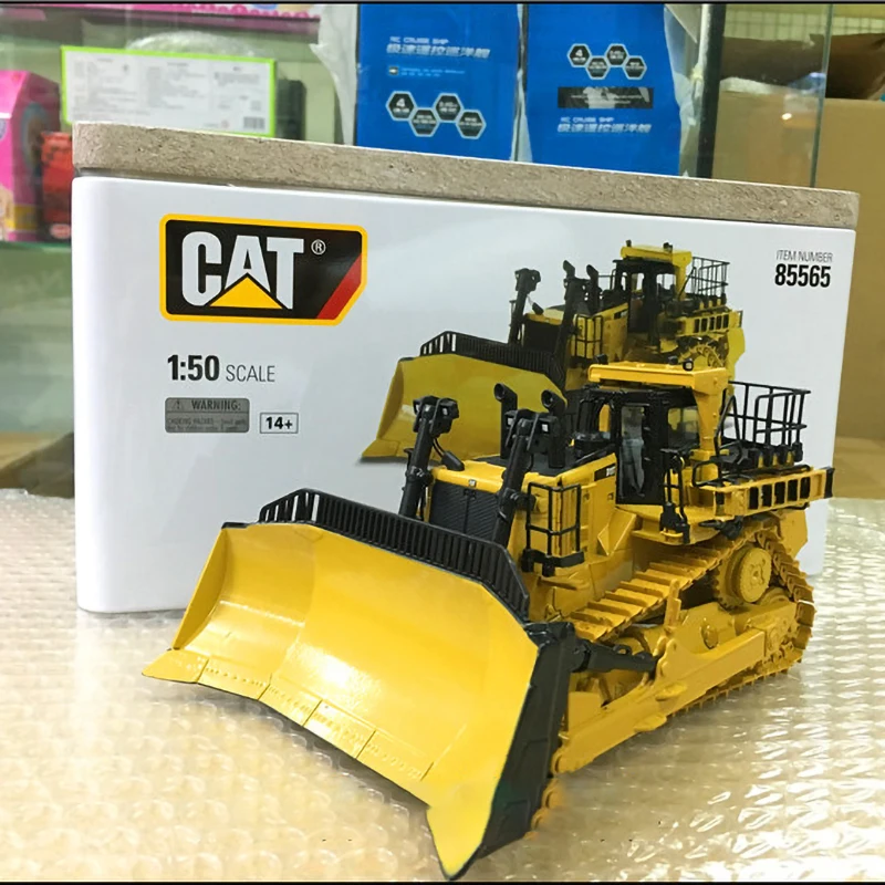 Diecast Alloy DM 85565 CAT 1:50 Scale D11T Track Type Bulldozer Engineering  Vehicle Model for Adult Classic Collection Display