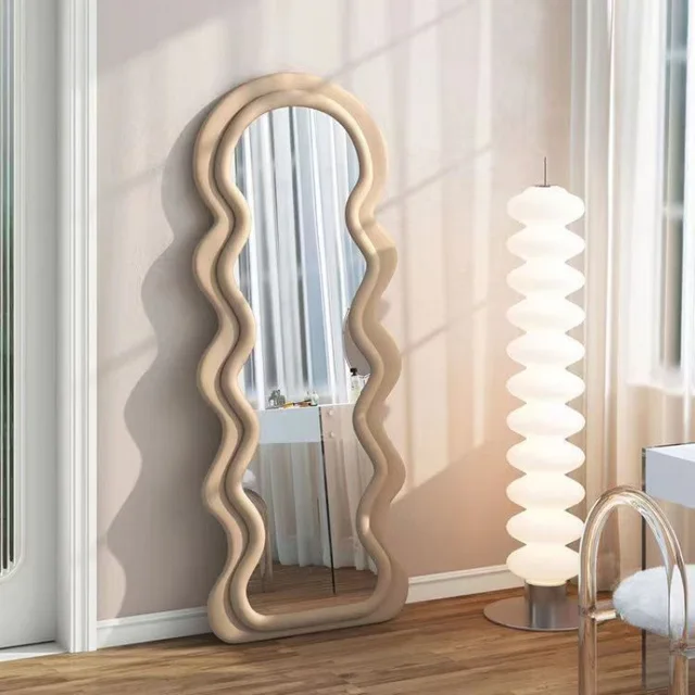 북유럽 스타일 전체 길이 거울: 현대 미니멀리스트 홈 데코에 세련된 터치