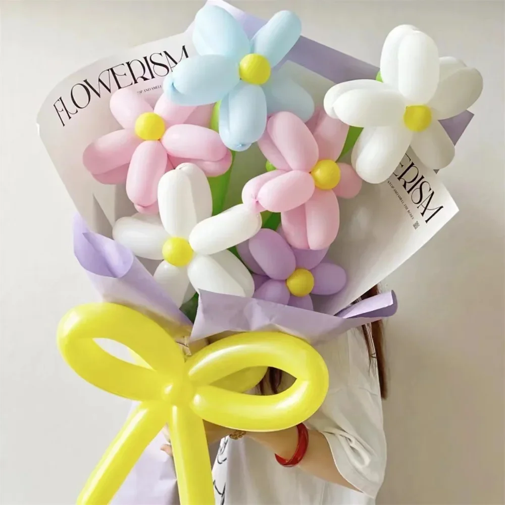 Macaron Magic Twisting Balloons 2