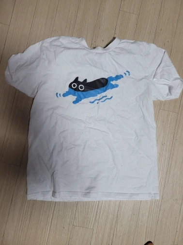Swimming through - Kuro Neko T-Shirt photo review
