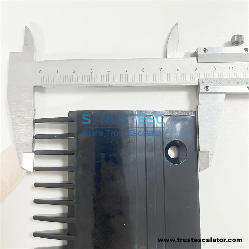 YS013B578 HS013B578 Escalator Comb Use for Mitsubishi L123mm W93mm Hole Space 80mm 14T 1 Pack=10 Pieces