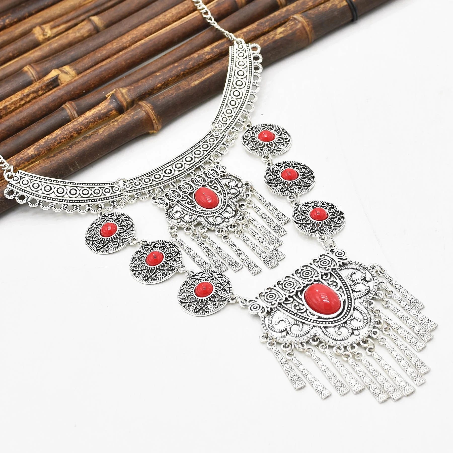 عقد فضي تراثي بأحجار فيروز – تصميم شرقي فاخر