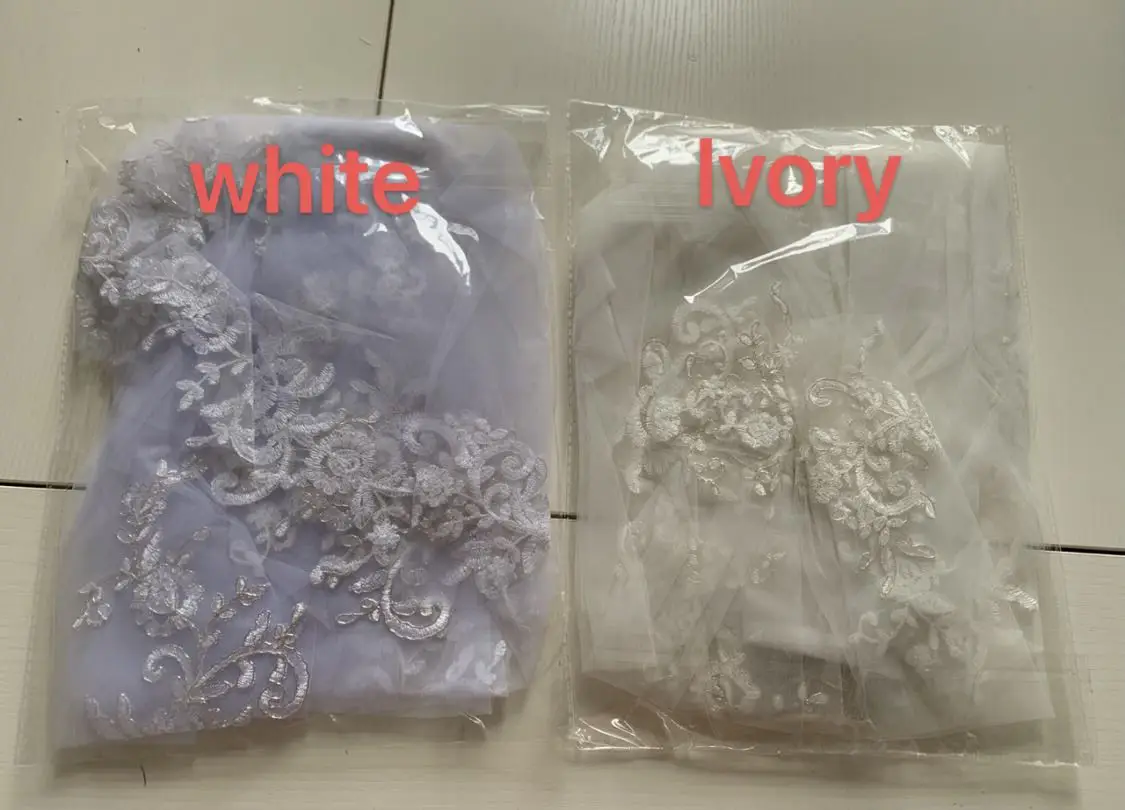 2022 Short White Bridal Veils With Comb Double Layer Lace Flower Appliques Edge Pearls Bride Veil For Wedding Dress Good Quality