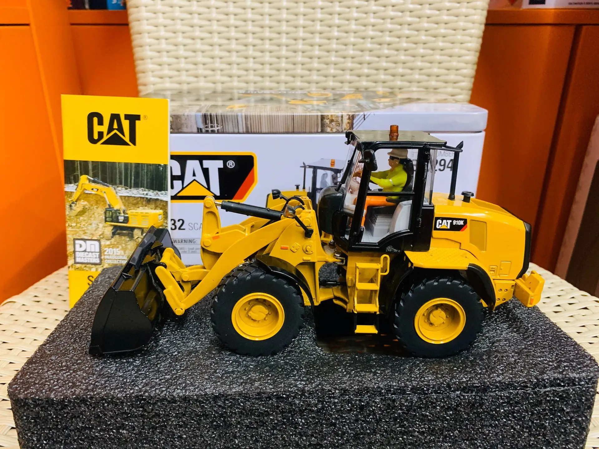 Cat 910K Wheel Loader Engineer Truck 1:32 Scale Metal Model By Diecast Masters DM85294