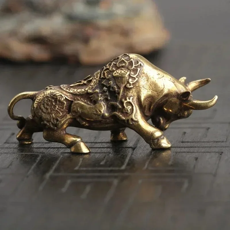 Creative Miniature Brass Bull Ornament Retro Copper Bull Sculpture Home Office Desk Decoration Fuuny Cow Figurines Brithday Gift