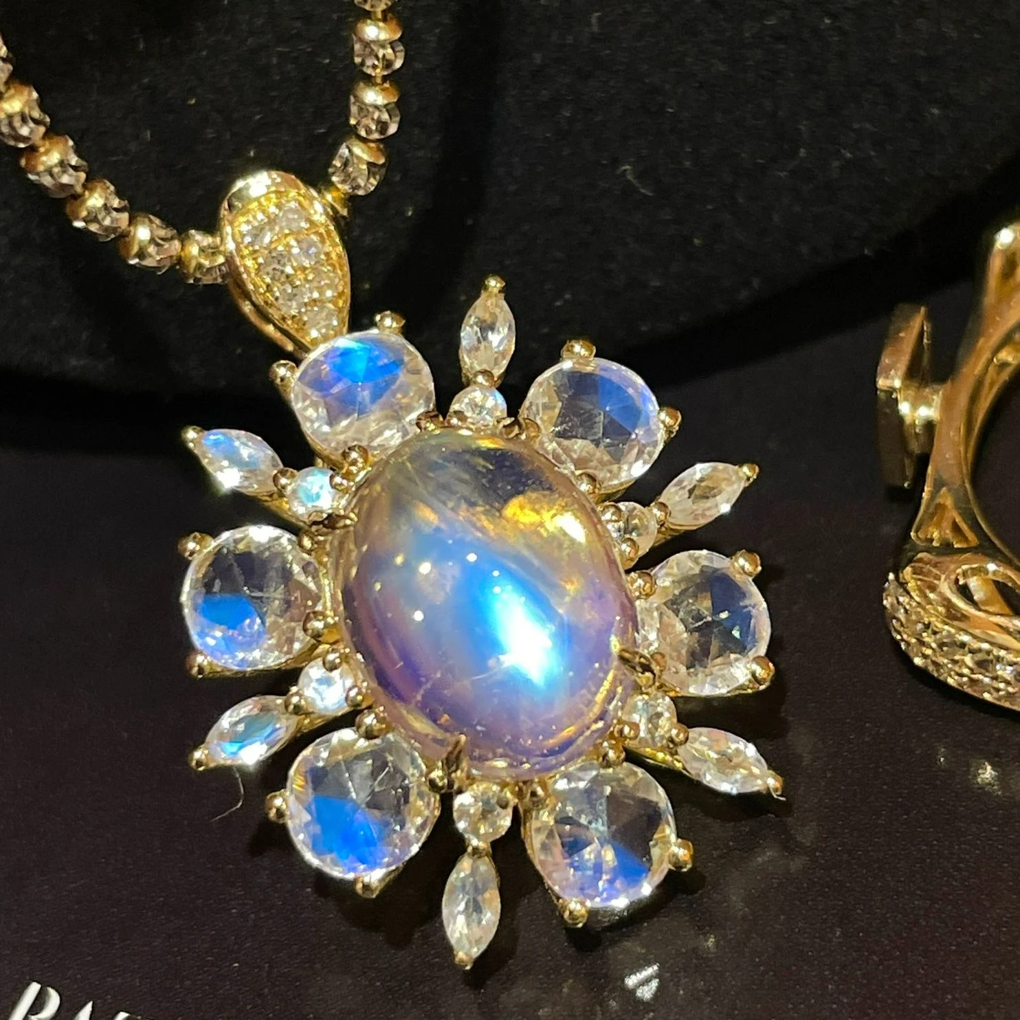 LR Fine Jewelry Real 18K 100 Natural Moonstone 4.35ct Diamonds