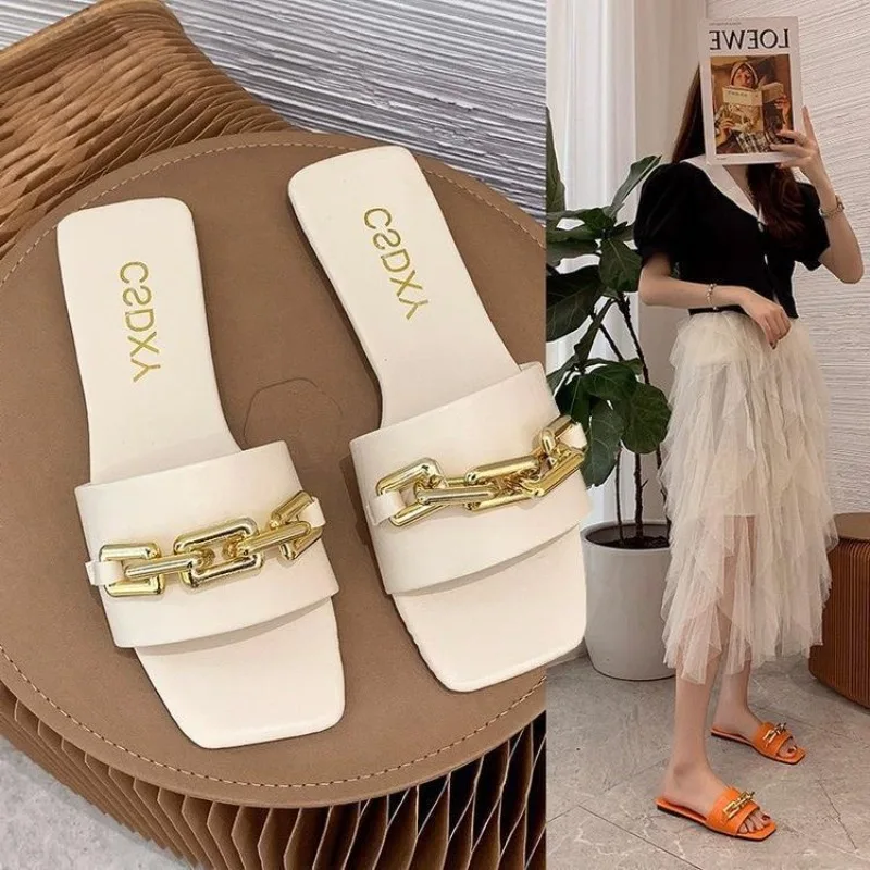 

슬리퍼 Oversized Shoes for Women Flat Women's Slippers 2024 Summer New Fashion Sandals Lightweight Metal Chain Flip Flops Sandalias