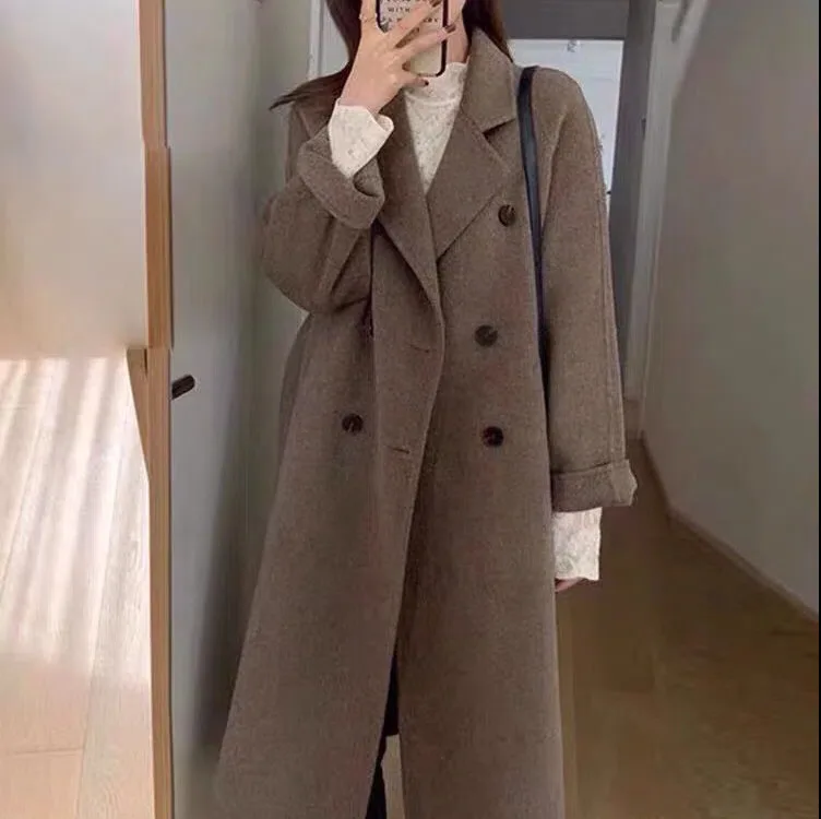 

2023 Autumn and Winter New Collection Polyester Fiber Long Gentle Temperament Herben Style Woolen Coat for Female