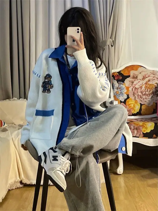 홍콩 스타일 레트로 레이지 베어 자수 대비 컬러 포켓 스웨터, 한국 버전, 여성 가을 겨울 니트 가디건