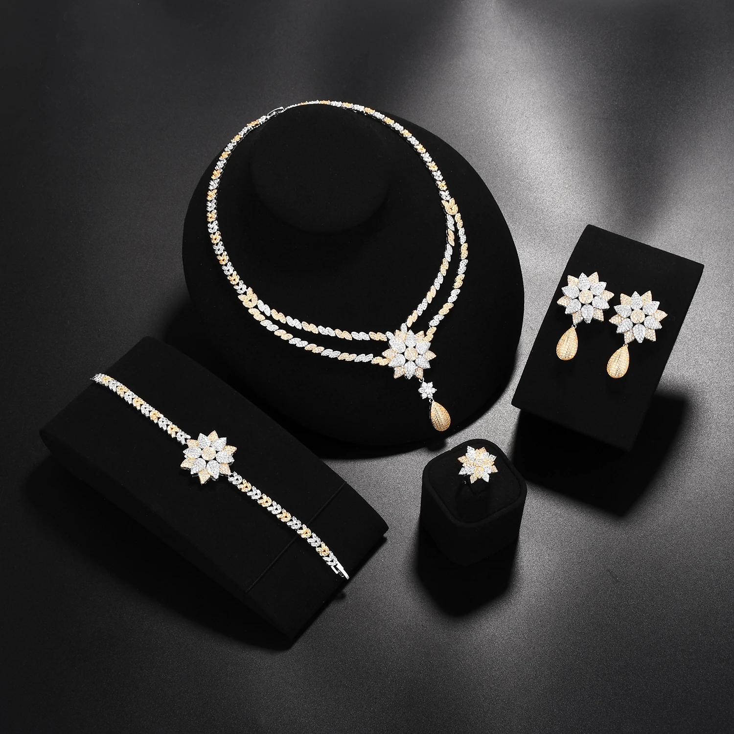 

New fashion engagement jewelry adds 4 kinds of wedding joy to women's holiday