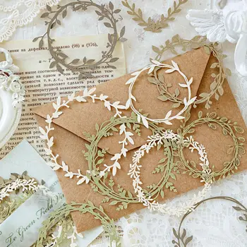Hollow Frame Wreath Paper 1