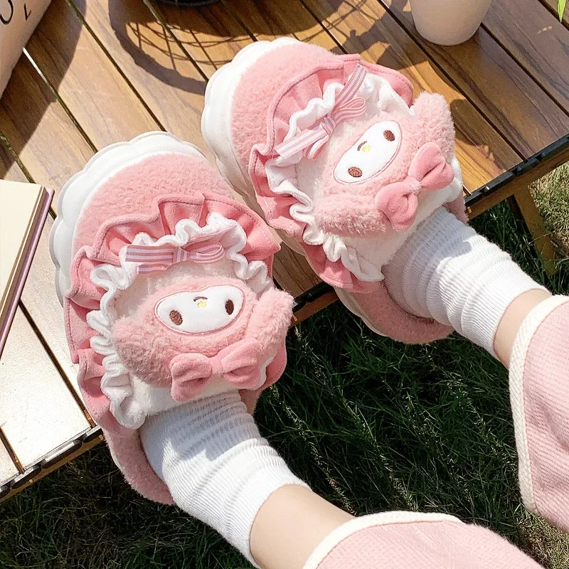 

Мультяшные Sanrio Kuromi Cinnamoroll плюшевые женские хлопковые тапочки Нескользящие сохраняющие тепло домашние плюшевые туфли Рождественский подарок