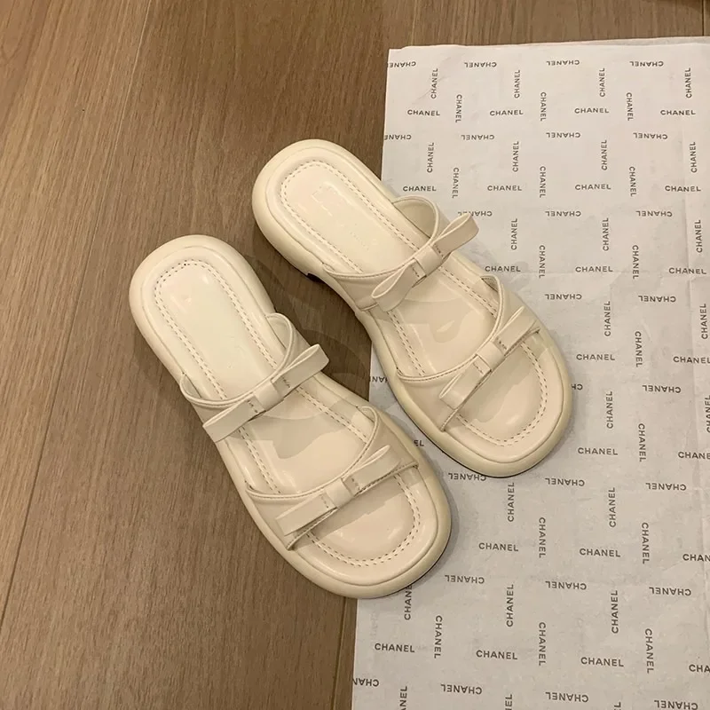 

Шлепанцы женские из ПУ кожи, мягкие тапки, повседневная обувь, сланцы, плоская подошва, модные выразительные, в римском стиле, лето 2024