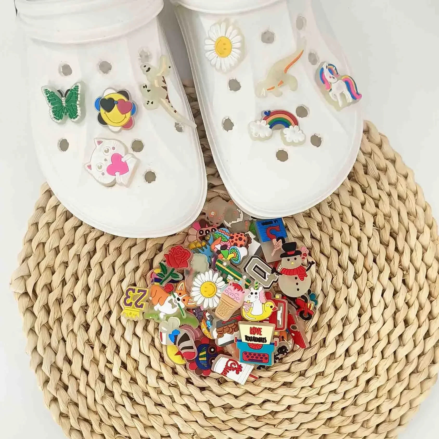 10/20/50 Stück, im Dunkeln leuchtende PVC-Randon-Schuhschnallen, Charms, Zubehör, Dekorationen für Clog-Armbänder, DIY, Unisex-Geschenk – Detail 3