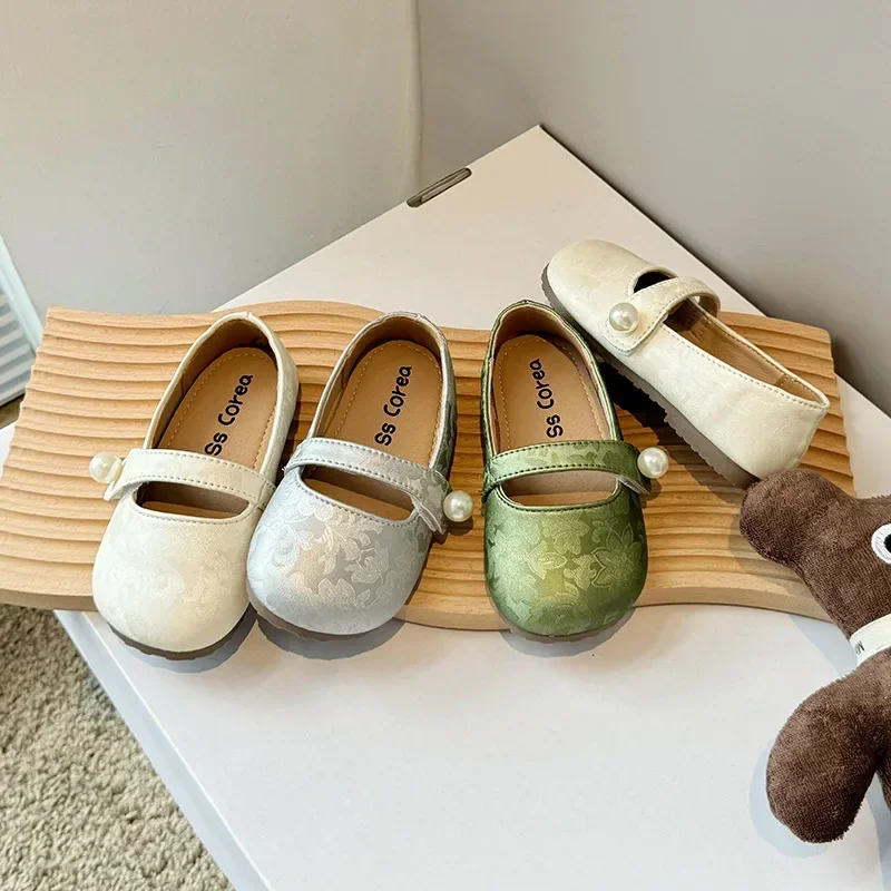 New Girls Embossed Flower Small Leather Shoes Little Kids Baby Princess Shoes Autumn Models Beige Green Silver Girl