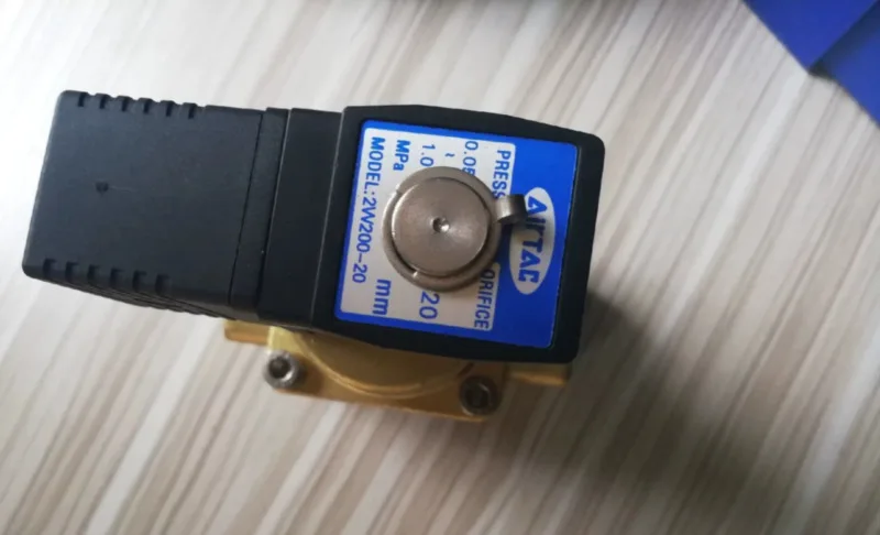 

1 шт. новый электромагнитный клапан AirTAC 2W20020C 2W200-20 110VAC