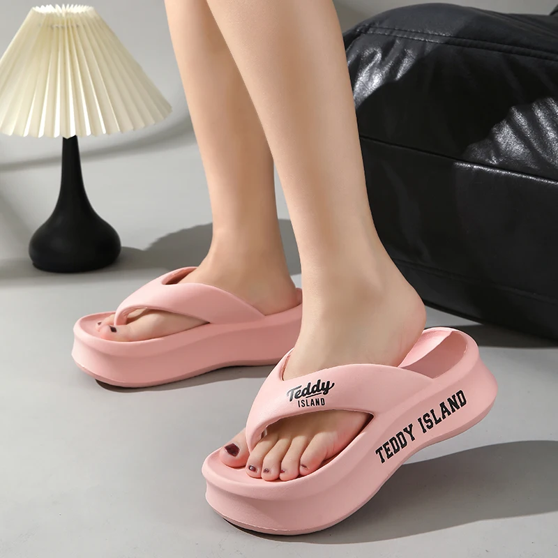 Рисунок 2 - Шлепанцы женские на толстой платформе