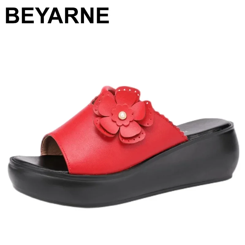 

Beyarneflower, пляжная обувь на среднем каблуке, кожаные женские тапочки, летние модные повседневные танкетки на платформе, шлепанцы