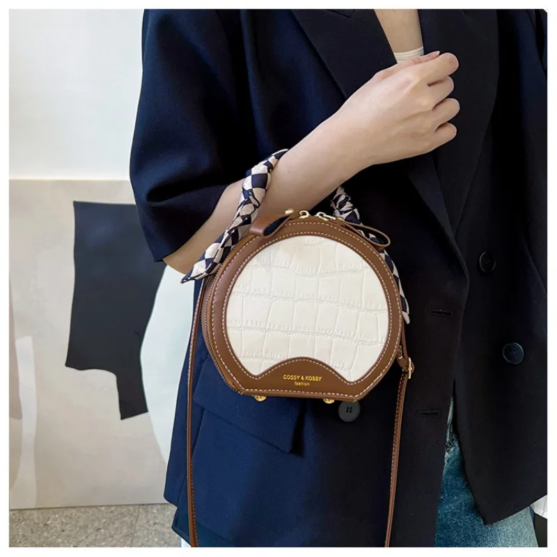 Рисунок 3 - Маленькая сумка через плечо для женщин