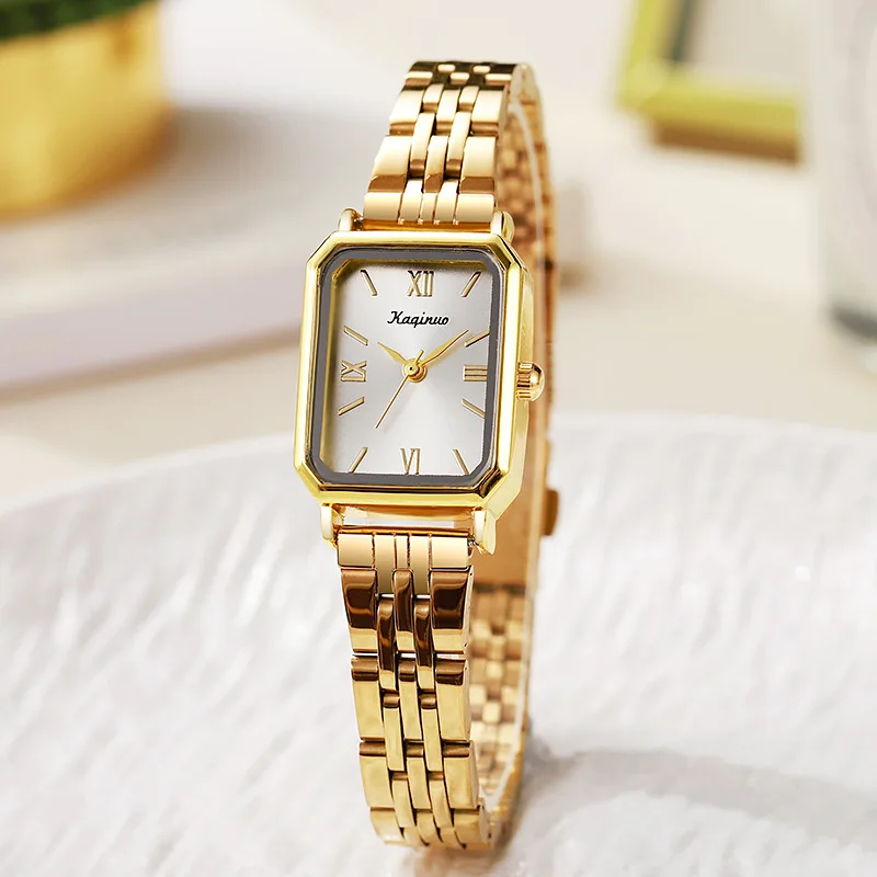 Women's watch - adjustable strap detail