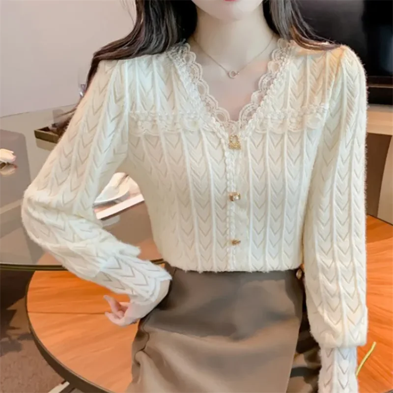 

Grace Female Shirt Women Pullover Lace Blouses V-neck Bottom Shirt Off White Tops Spliced Warm Shirt OL Long Sleeve Autumn Blous