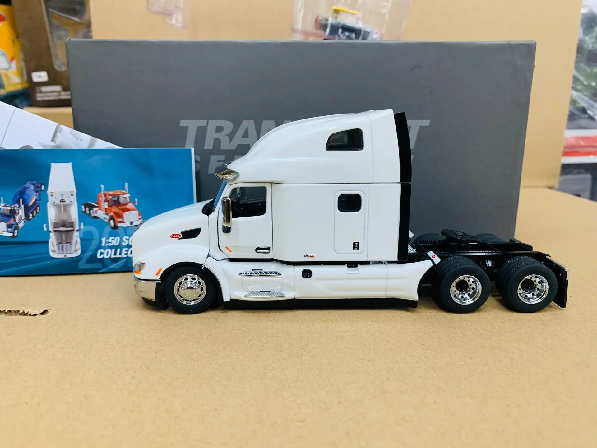 Maquette SWORD camion peterbilt 379 avec remorque 3x3x3 -1/50- neuf