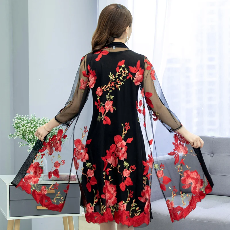 

Женское длинное кружевное кимоно с цветочной вышивкой