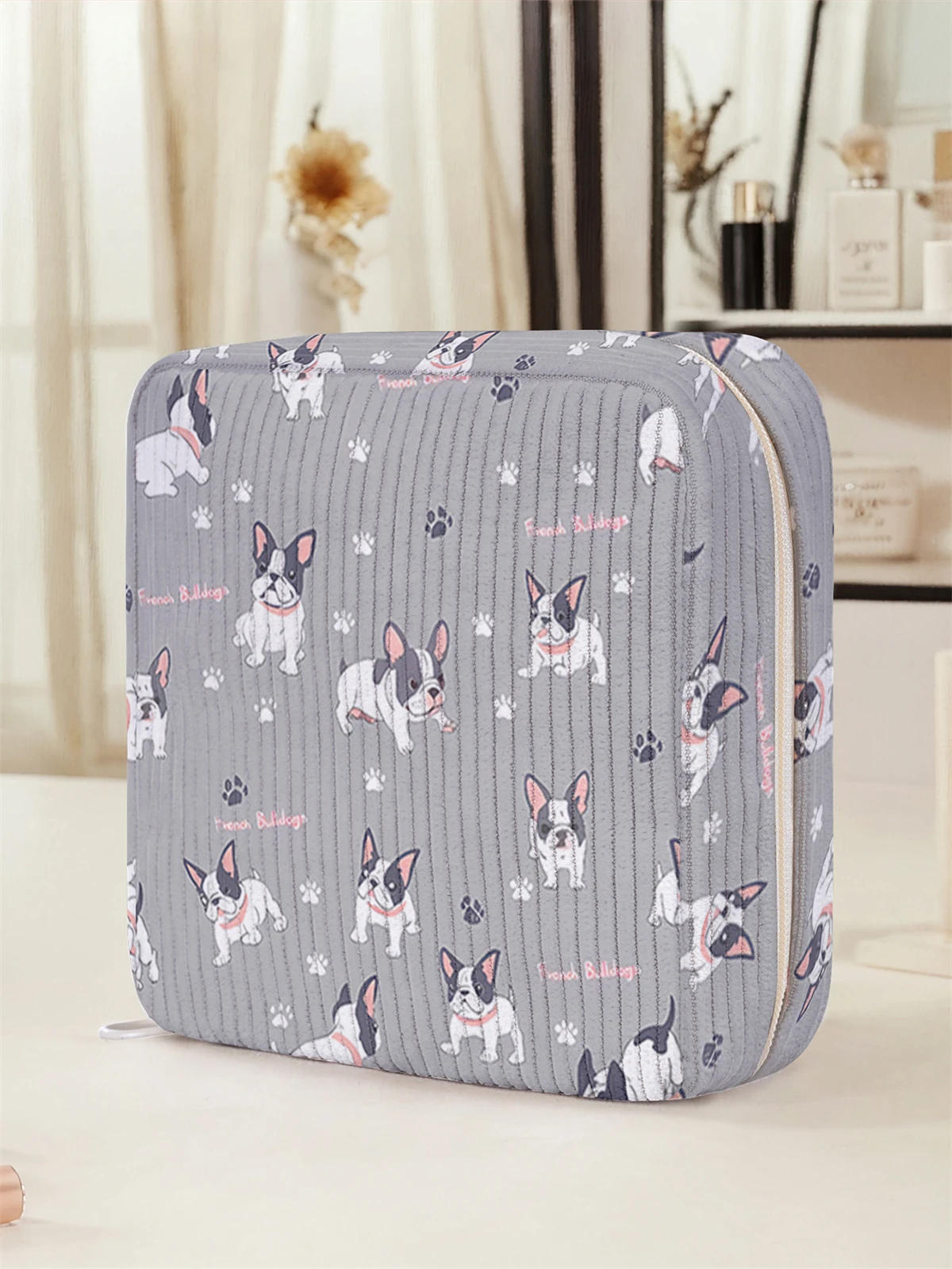 Cartoon dog pattern printed sanitary napkin storage bag, women's lightweight tissue bag, sanitary tissue bag