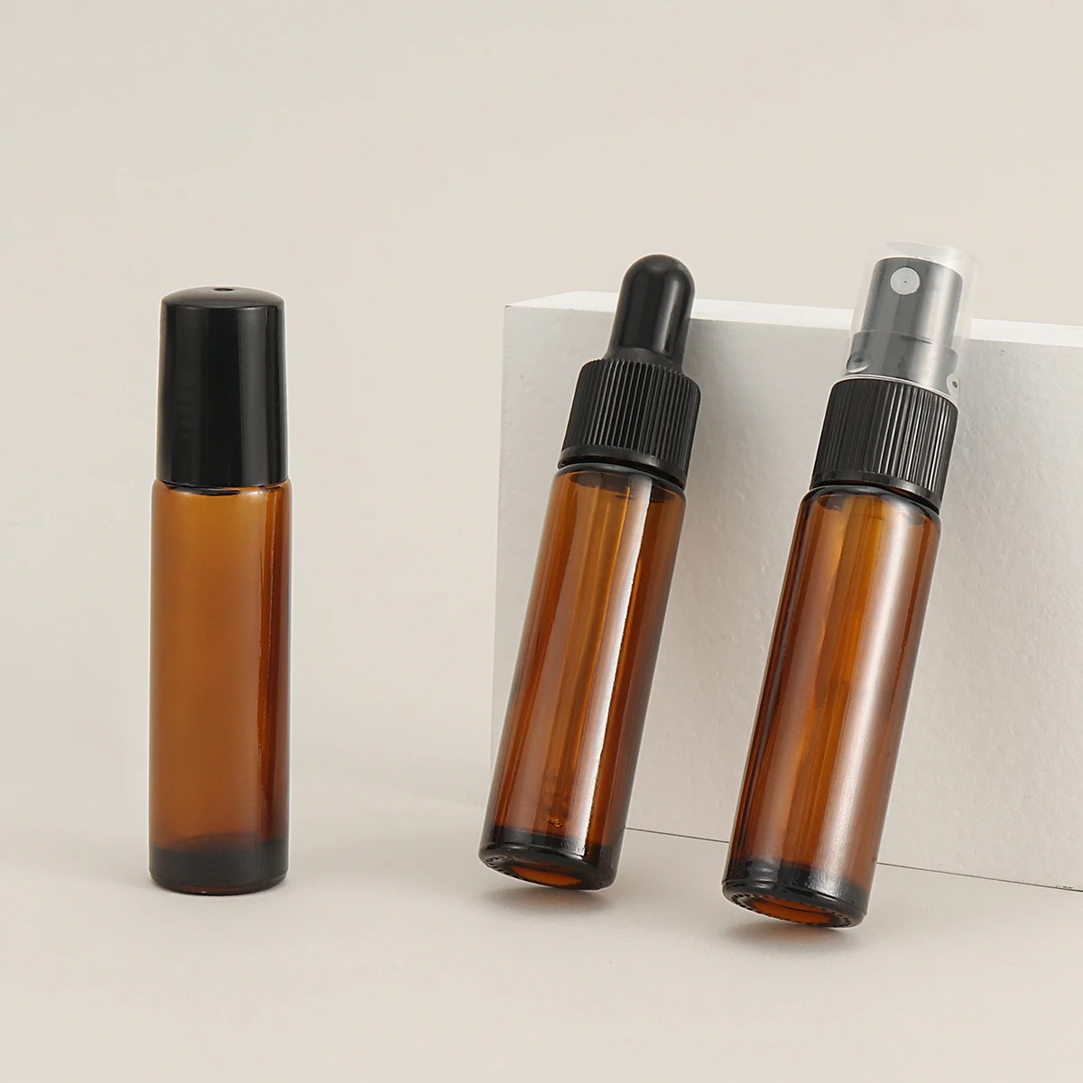 10ml 용량의 앰버 유리 스프레이 스포이드 병, 에센셜 오일용 롤러 병 키트, 빈 리필 가능한 액체 화장품 병 용기들 10ml 용량의 앰버 유리 스프레이 스포이드 병, 에센셜 오일용 롤러 병 키트, 빈 리필 가능한 액체 화장품 병 용기들