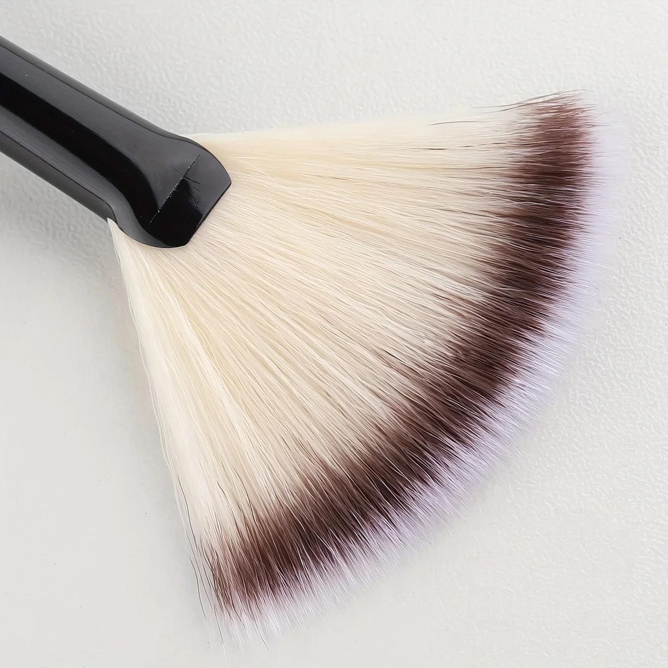 1pc Fan Shaped Highlight Brush Contour Brush Blending Highlighter Makeup Brush Face Loose Powder Brush Cosmetic Beauty Tools 3