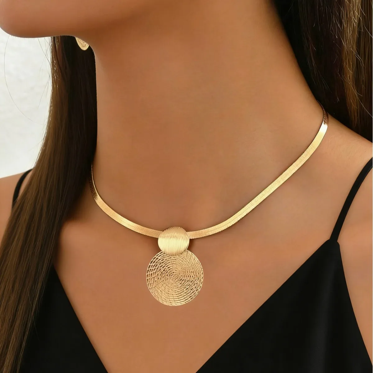 1 set of creative personalized geometric metal disc pendant necklace female exaggerated spiral pattern pendant collarbone chain 3
