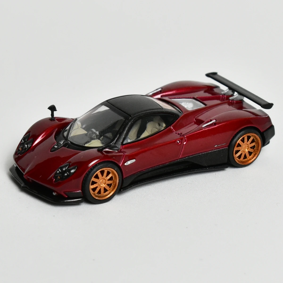 

MINIGT 1:64 Pagani Zonda F Rosso Dubai Alloy 382 Diecast Car Model