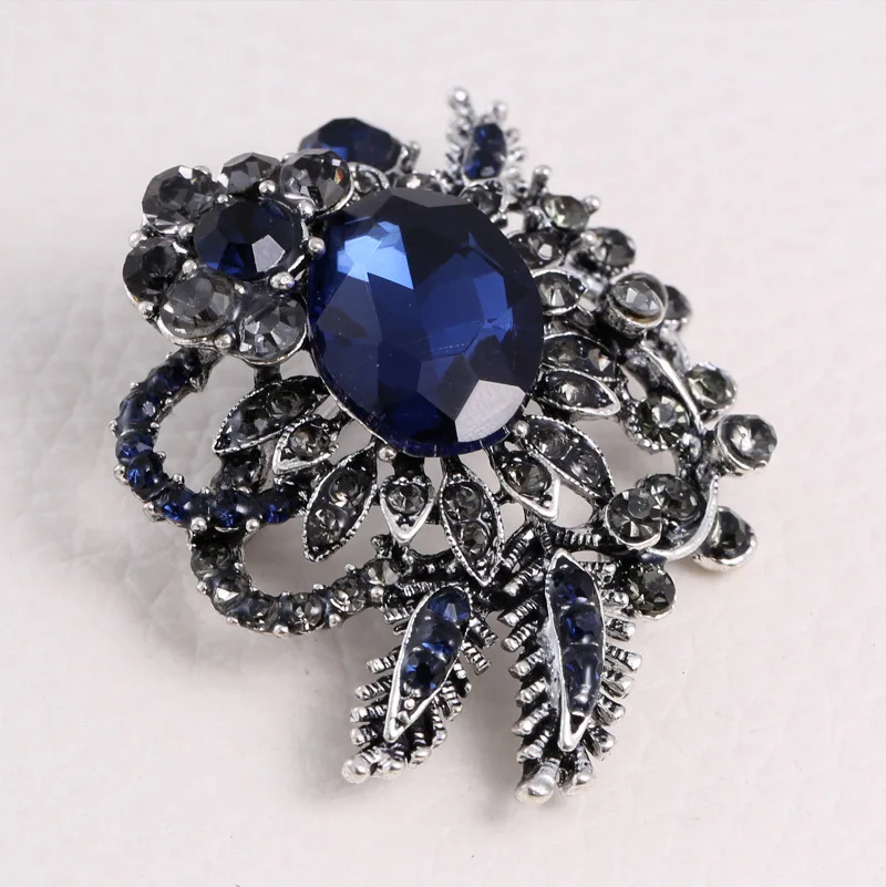 サファイヤカラーガラスのブローチ ヴィンテージ&アンティーク