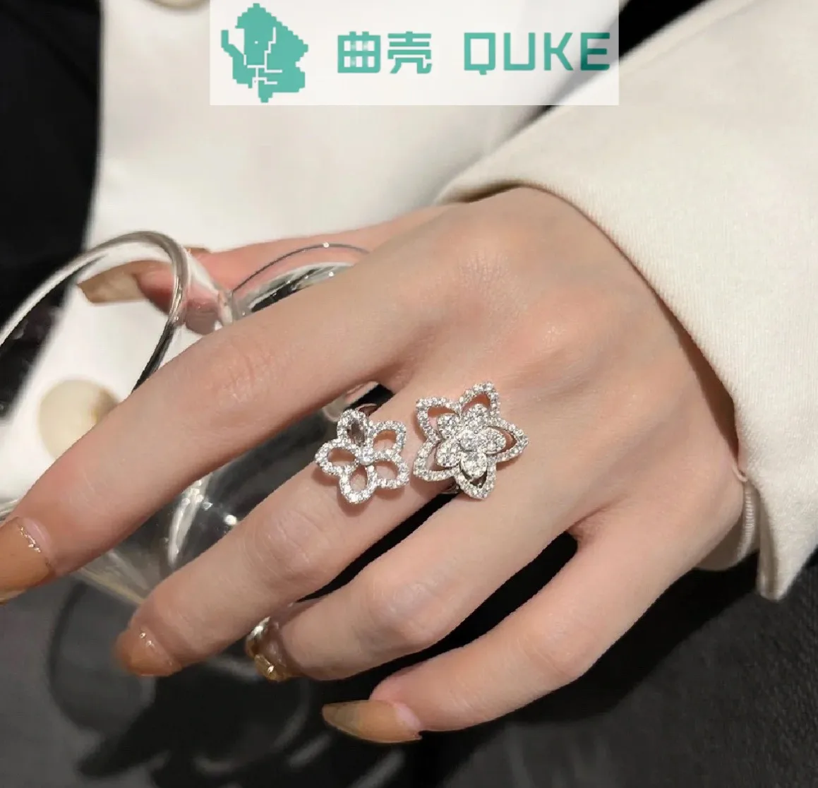 

New S925 Silver Plated Platinum Classic and High Quality Double Flower Diamond Open Ring for Women