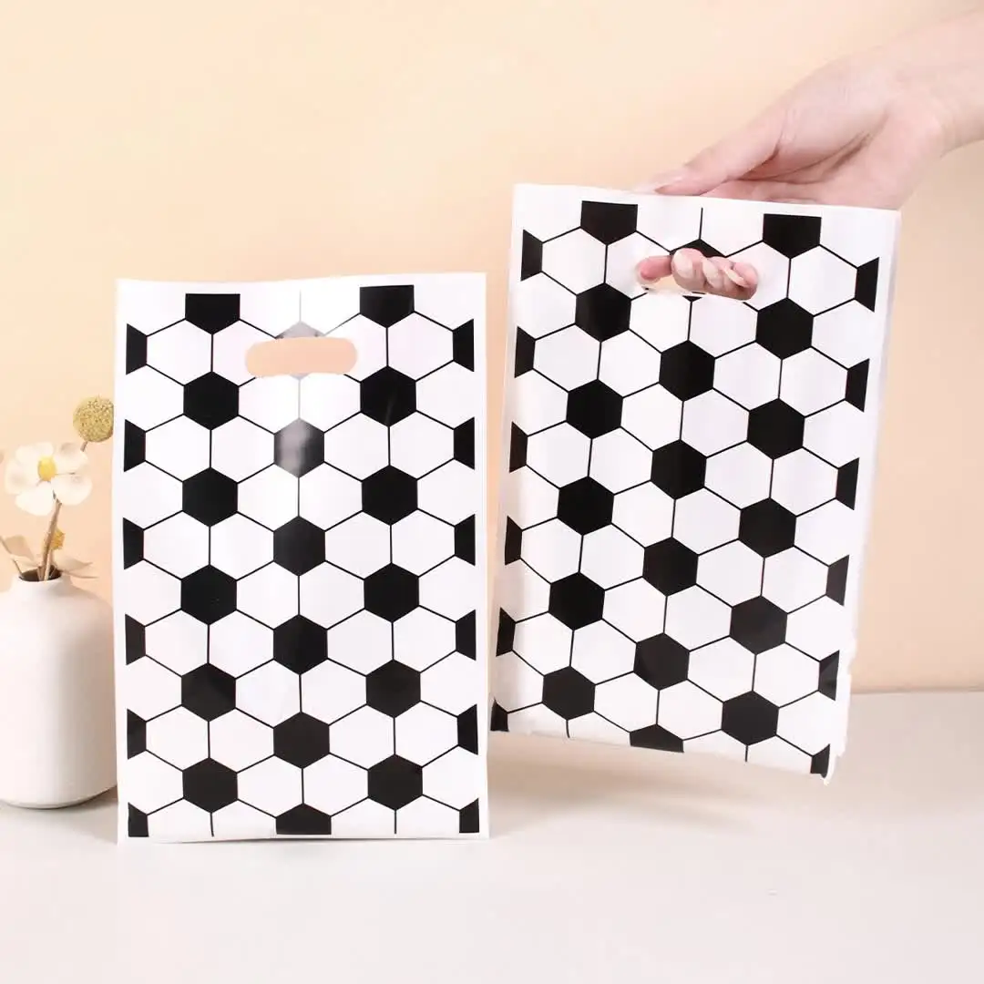 50 Stück Fußball-Geschenktüten Aus Kunststoff – 25x17 Cm, Für Mottoparty, Süßigkeiten & Snacks